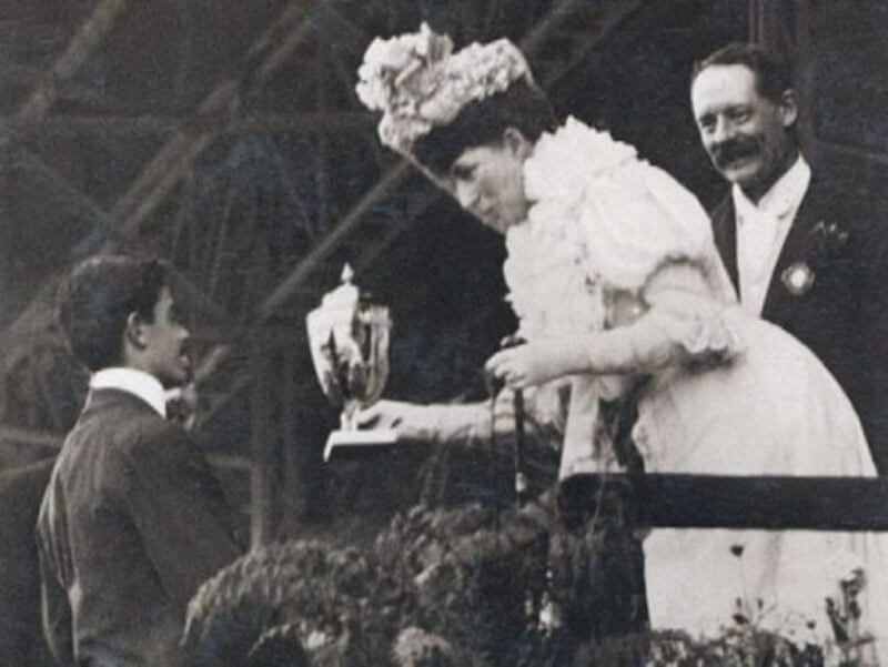 Dorando Pietri premiato dalla regina Alessandra, già principessa di Galles