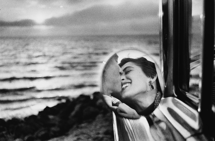 elliott erwitt california kiss